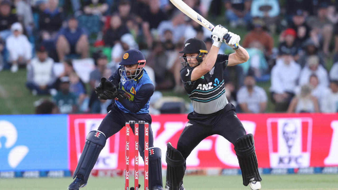 Hay cameo lifts New Zealand to 186