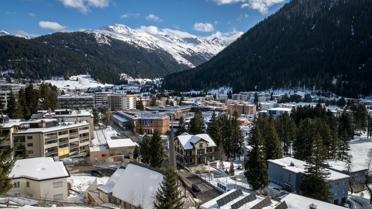 New 'oligarchy' under fire as elites descend on Davos